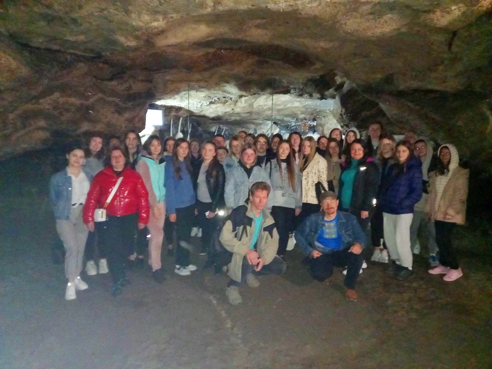 В печері Вертеба